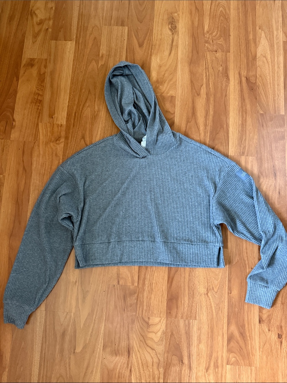 Alo Waffle-Knit Cropped Hoodie - Gray